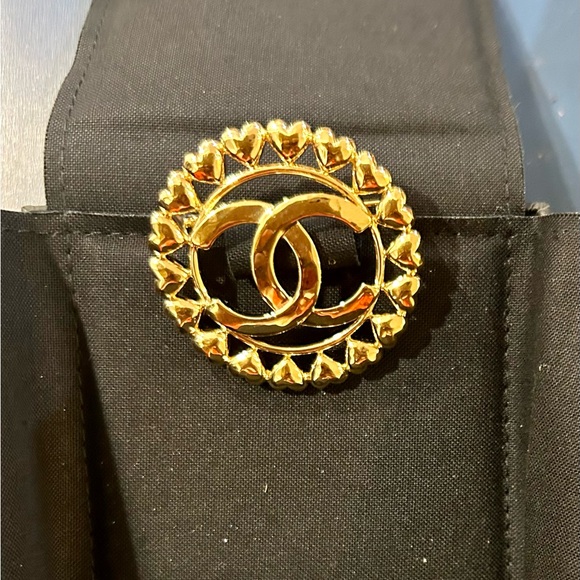 💝Auth Brand New Chanel Gold CC Brooch 💝 - Picture 4 of 7